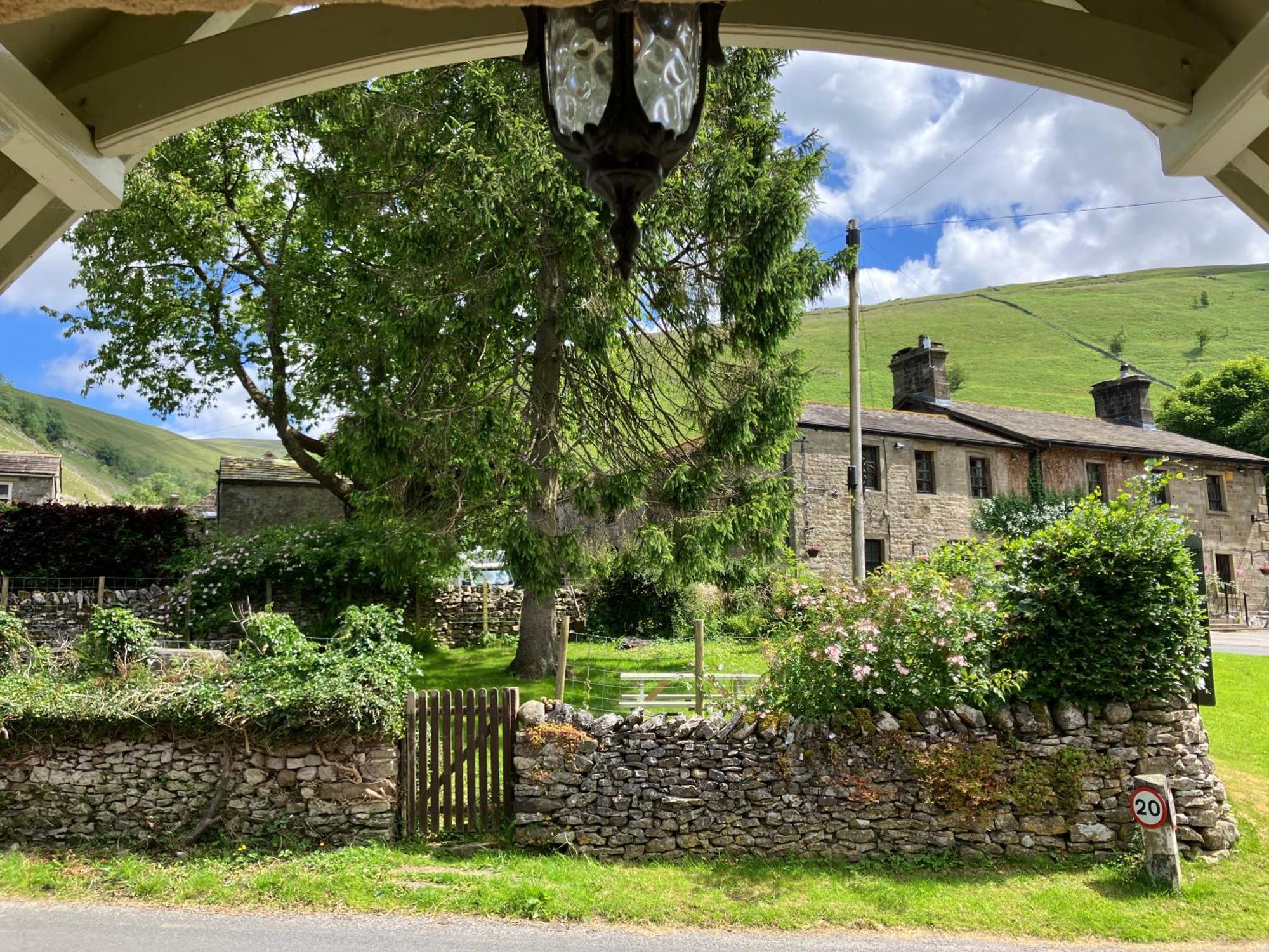 Апартаменты The Snug At Greystones Buckden  Экстерьер фото